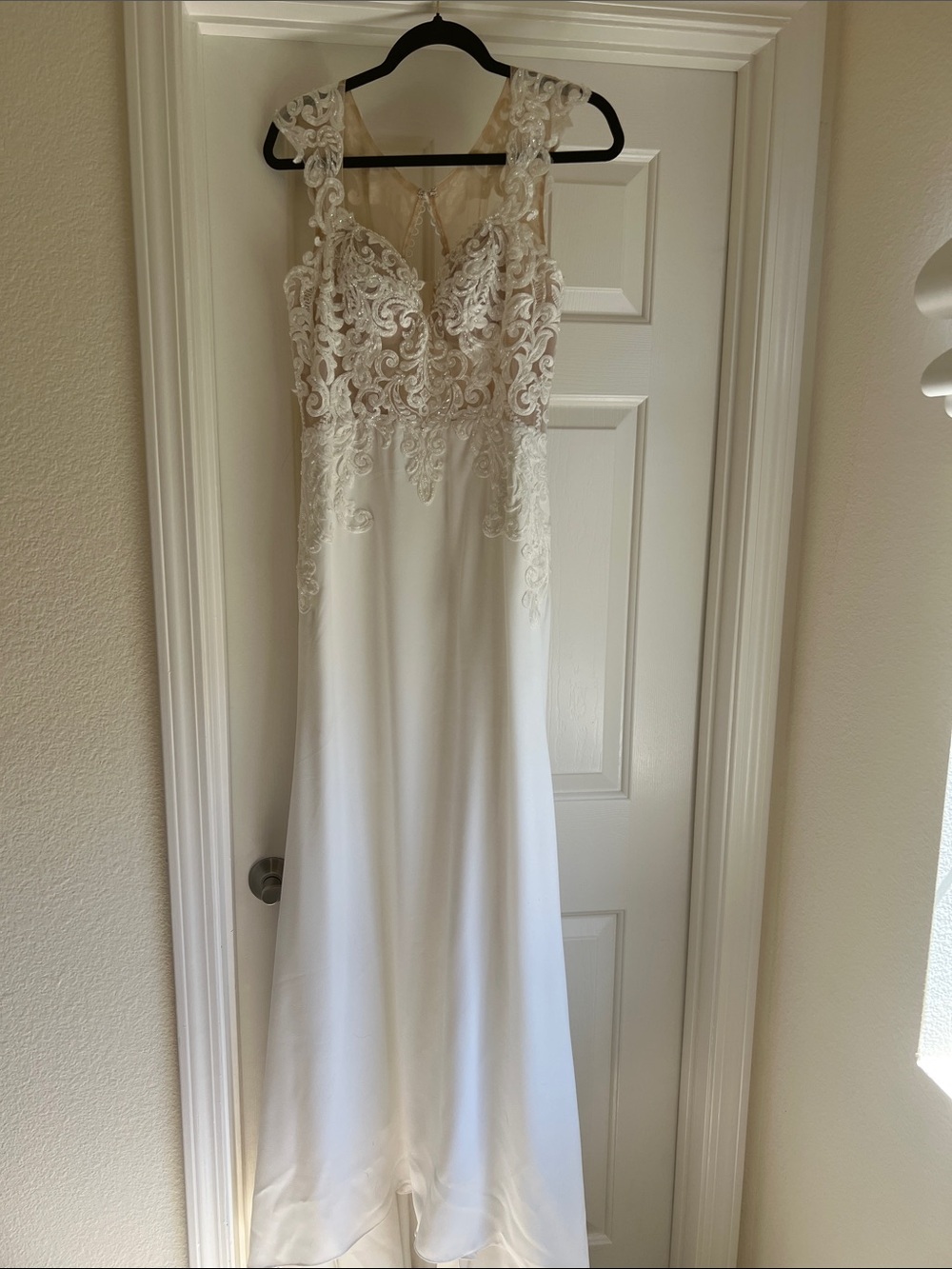 Elegant White Lace Bodice Women's Wedding Dress